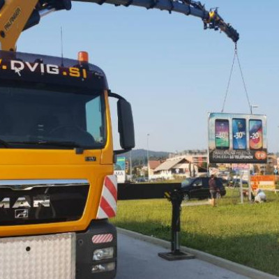 Dvig d.o.o. montaža reklamnega napisa