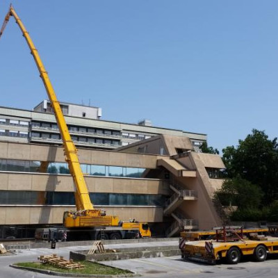 DVIG d.o.o. dvigovanje hladilne opreme na objekt