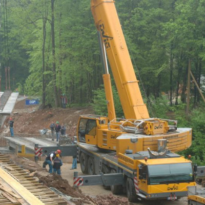 Avtodvigalo LIEBHERR LTM 1200-5.1 nosilnosti 200 ton