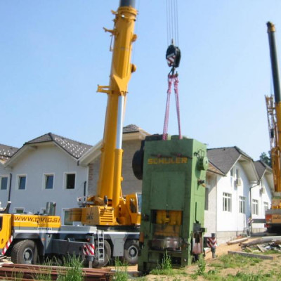 Avtodvigalo LIEBHERR LTM 1200-5.1 nosilnosti 200 ton