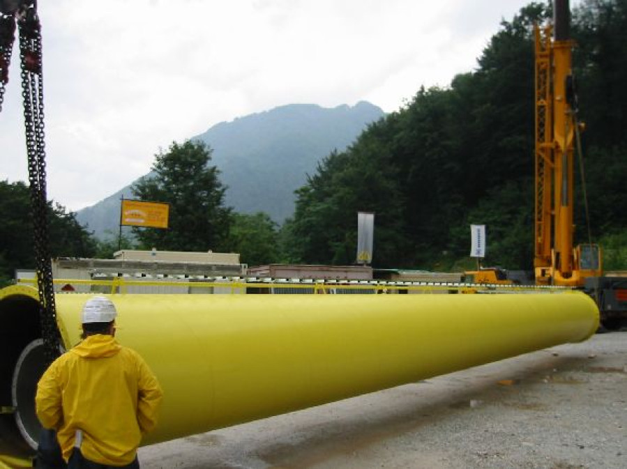 Lifting and assembling of prefabricated chimneys