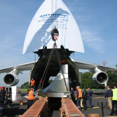 Natovarjanje tovornega letala