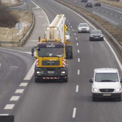 Transport in montaža lesenih lepljenih nosilcev