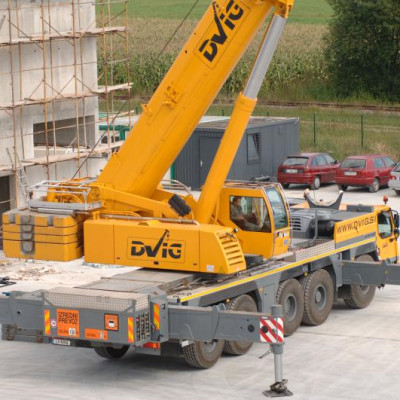 Avtodvigalo LIEBHERR LTM 1200-5.1 nosilnosti 200 ton